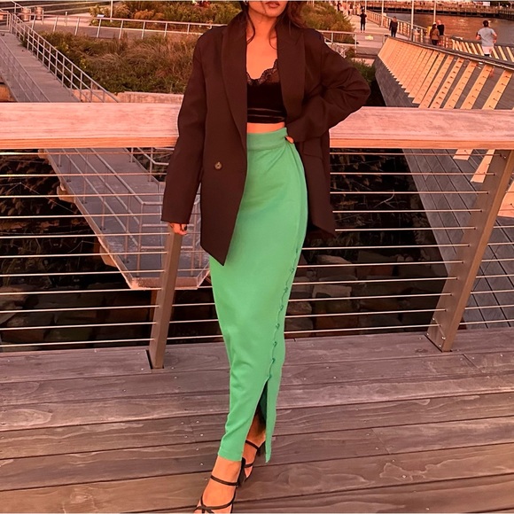 Button side slit thigh knit skirt. - Picture 1 of 5